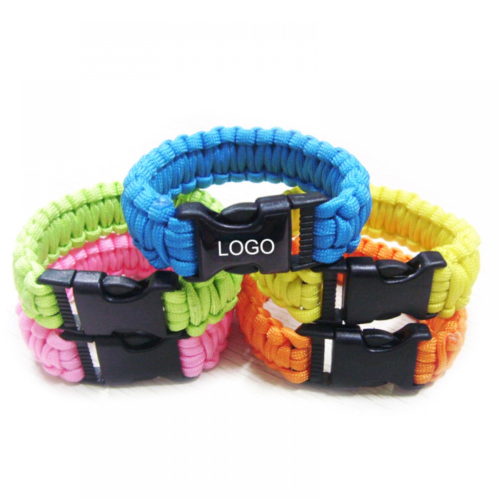 Paracord survival bracelet